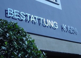 Schriftzug Bestattung Kada